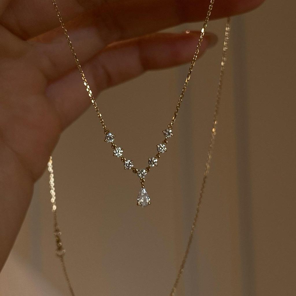 2026 Exquisite Sparkling Luxury Water Drop Necklace - Lightweight Niche Clavicle Chain Gift for Girlfriend