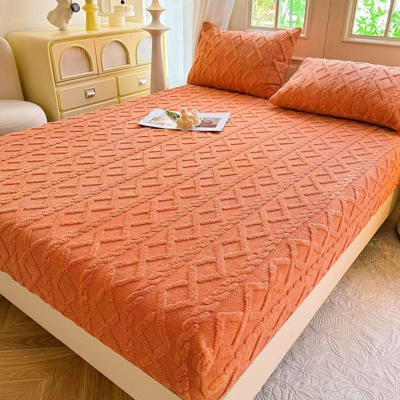 Prošívaný potah na matraci Zimní hřejivý potah na postel Taffetový sametový fleece Ložní prádlo Plyšový Zesílený Napínací prostěradlo Queen King Size Dekor