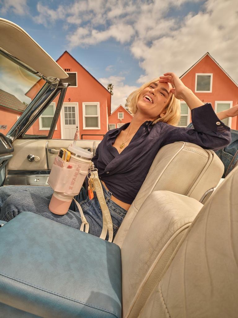 STANLEY Quencher Carryall for 30oz Tumblers with Handles Crossbody Bag with Phone Holder Card and Detachable Strap Water Bottle Carrier Bag Cream