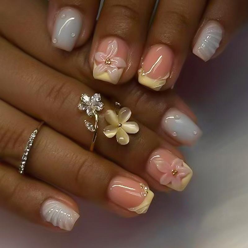24Pcs Short Square Press On Nails White Rhinestone Flower French Tip Full Cover Reusable Fake Nail Tips