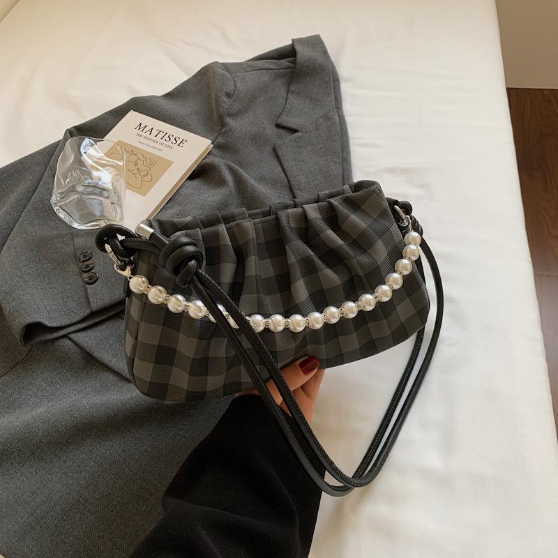 A Trendy and Niche Bag with Pleated Clouds A Trendy Underarm Bag, and A Single-shoulder Crossbody Handbag