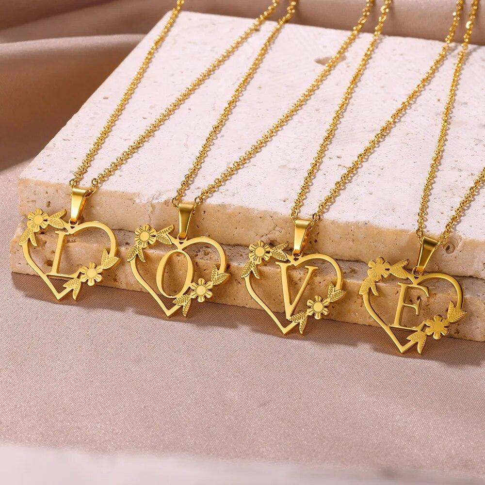 Zlatá farba Jemný kvetinový náhrdelník s iniciálami pre ženy a dievčatá z nehrdzavejúcej ocele Srdiečko s písmenom Choker náhrdelník Najlepšie darčeky Abecedné šperky