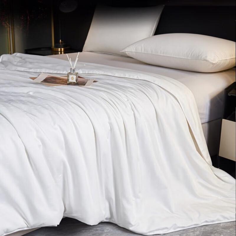 Red Bean National Style Acrylic Fiber Quilt