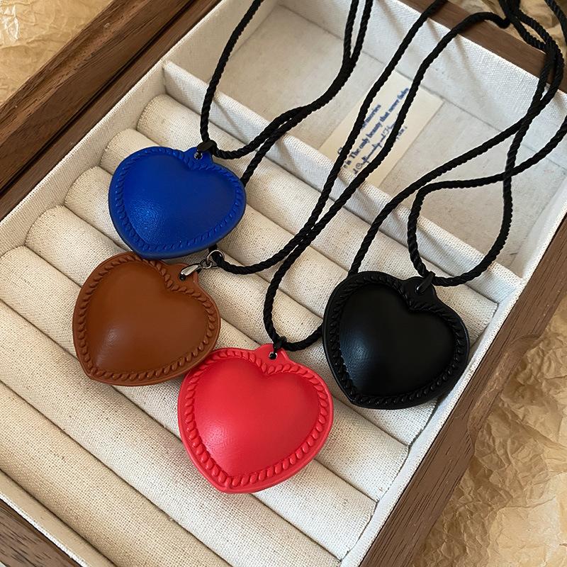 Love Pendant Necklace Internet Celebrity Fashion Versatile Sweater Chain High Sense Jewelry