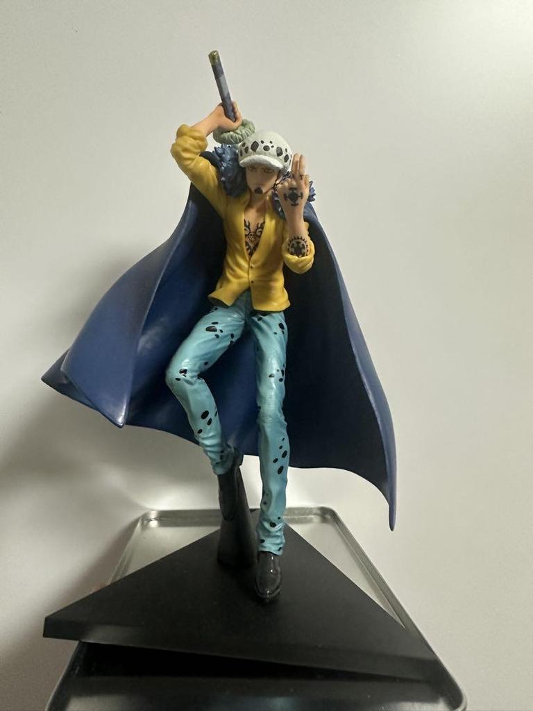 [USED] Trafalgar Law figure