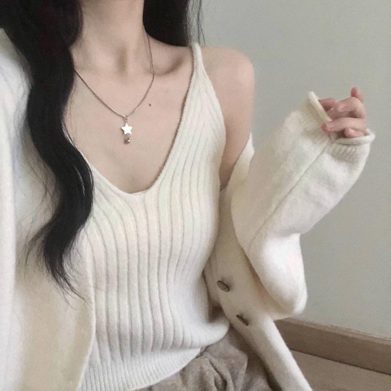 

French temperament elegant wind suspender two-piece set knitted early autumn long-sleeved sweater jacket cardigan women s gentle wind outside 49-74 (average size) білий