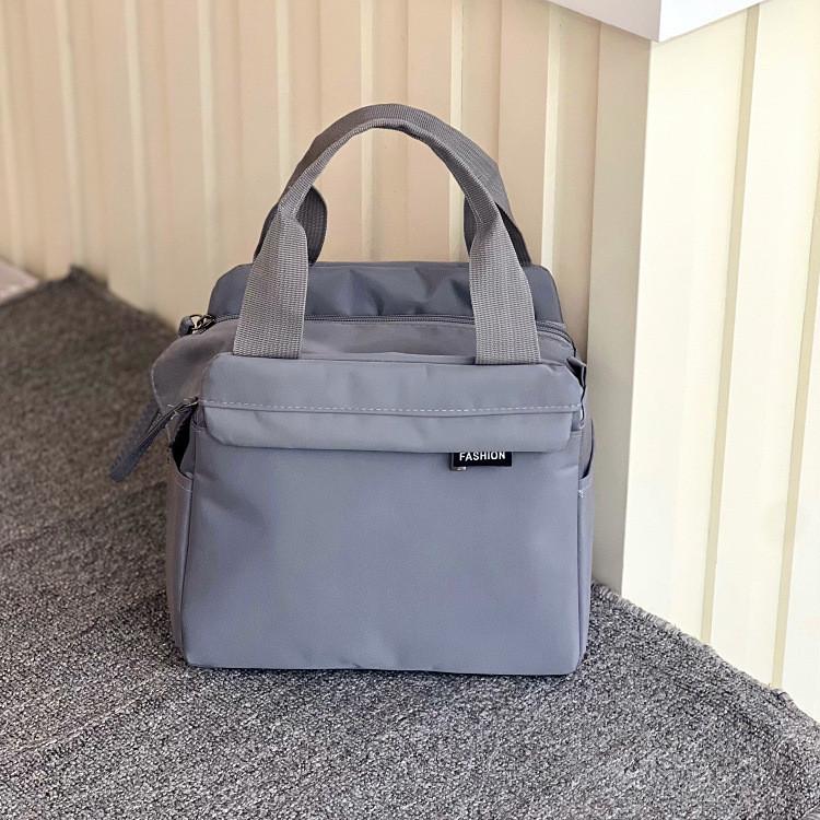 

Modern Simple Large Capacity Lunch Bag With Handle For Commuters And Moms