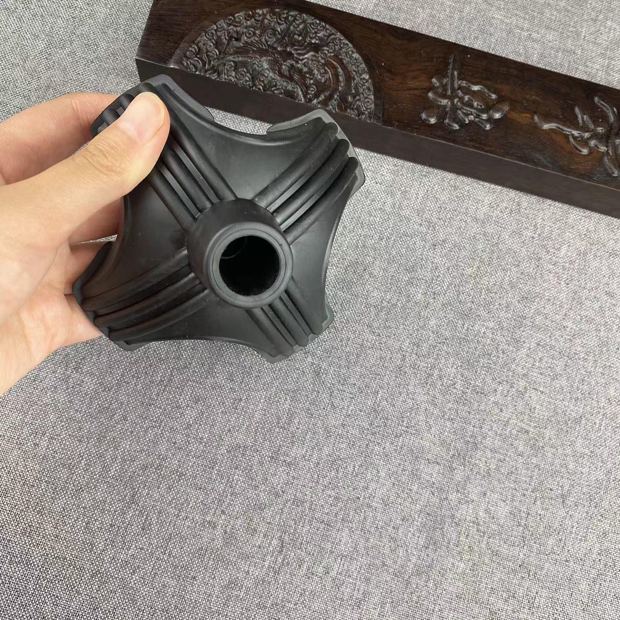 

Комплект противоскользящих накладок на костыли с четырьмя ножками и утолщенной износостойкой головкой трости Large four-corner