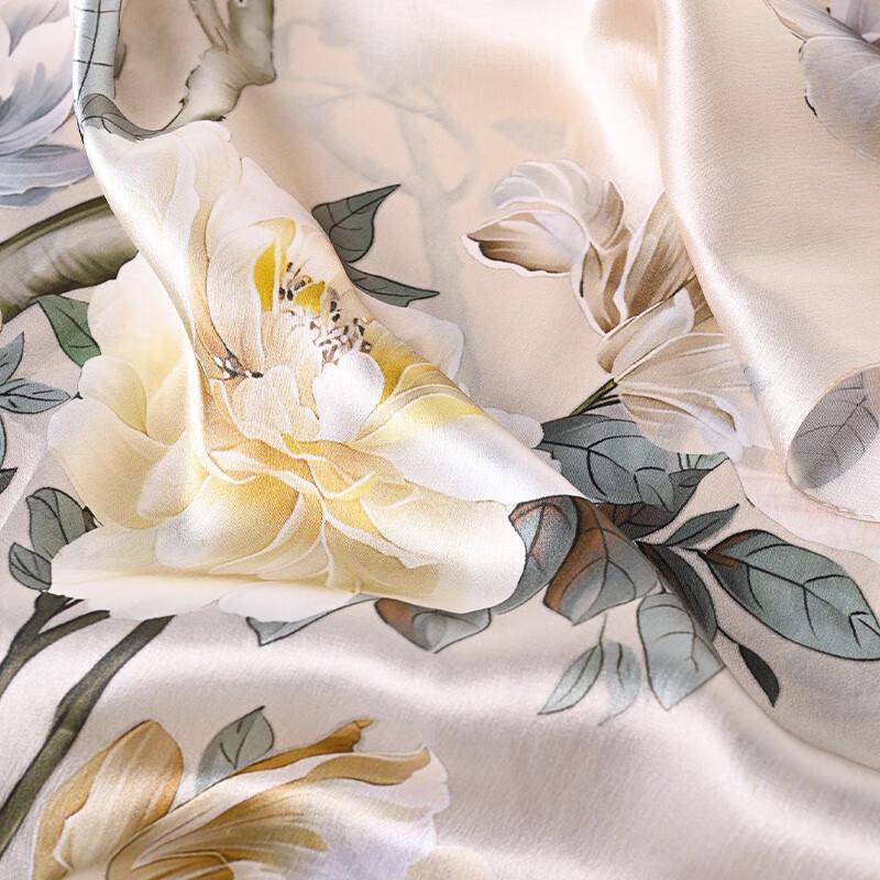 Hangsilu Mulberry Silk Scarf and Brooch Set