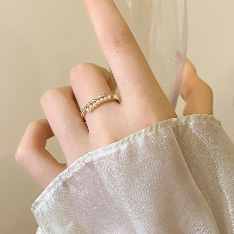 Elegant Versatile Pearl & Rhinestone Ring for Women - Personalized Fashionable Jewelry, High-End Trendy Design