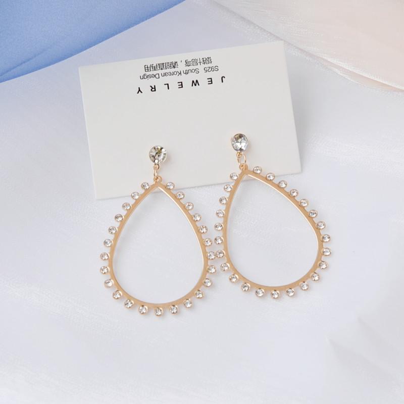 

New Classic Smooth Metal Big Hoop Earrings For Woman Fashion Korean Zircon Temperament Girl s Daily earrings punk Drop earrings