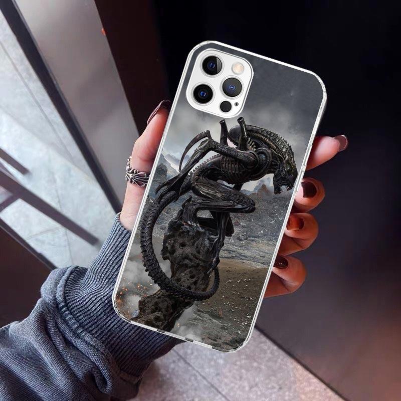 Alien Vs Predator Painted Phone Case For iPhone 17 Air 16 15 Pro Max 14 Plus 13 Mini 12 11 Cover 7 8 SE Silicone Shell Print Fun