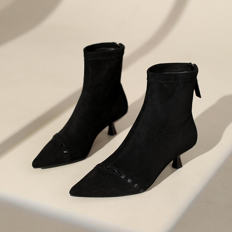 2025 Herbst neue Nieten Mode Stiefel Damen Nische elastische Stiefel Reißverschluss hinten dünner Absatz nackte Stiefel spitz zulaufende dünne Stiefel