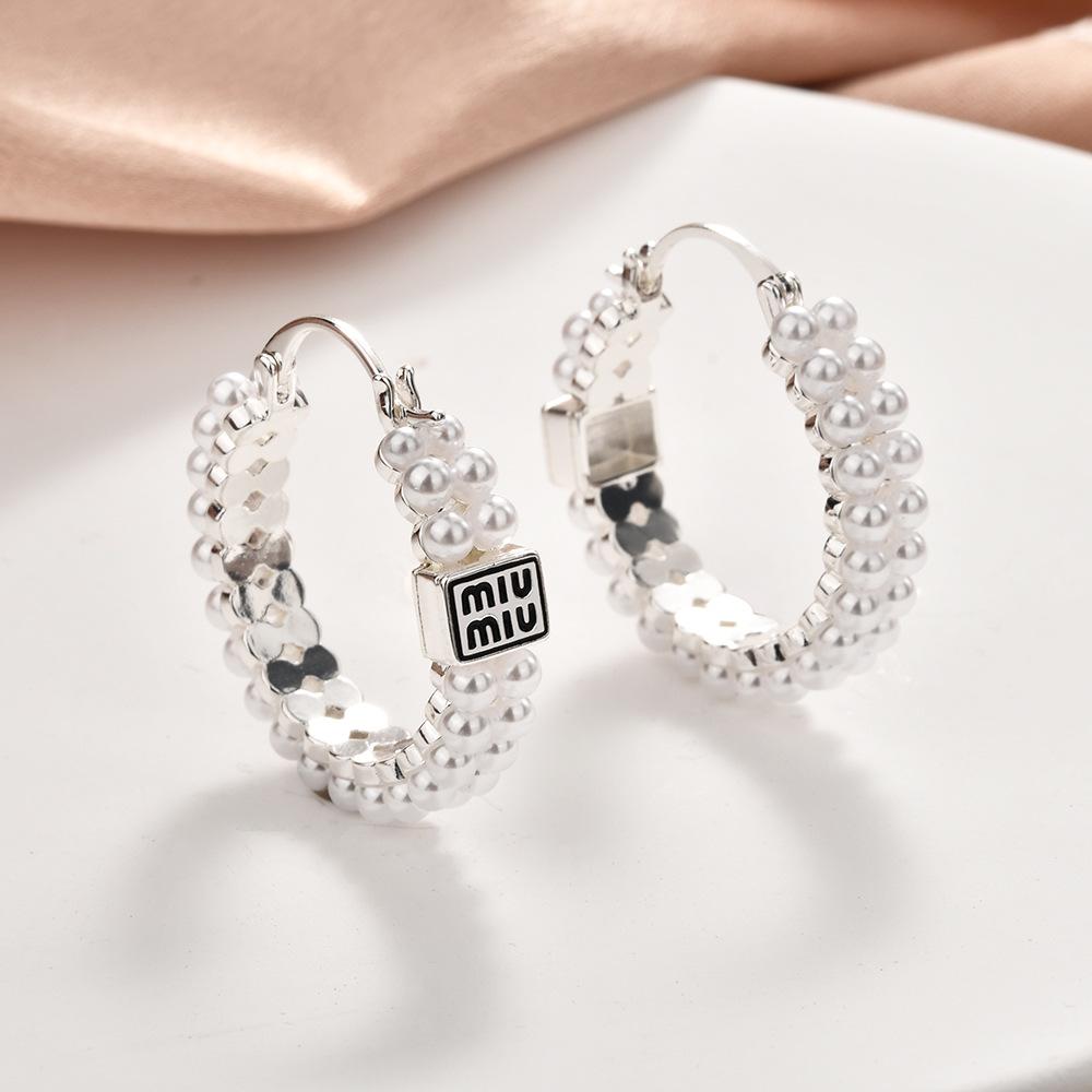 

Новые серьги-кольца с ретро-буквами из жемчуга 2025 года - Уникальные серьги-подвески для женщин