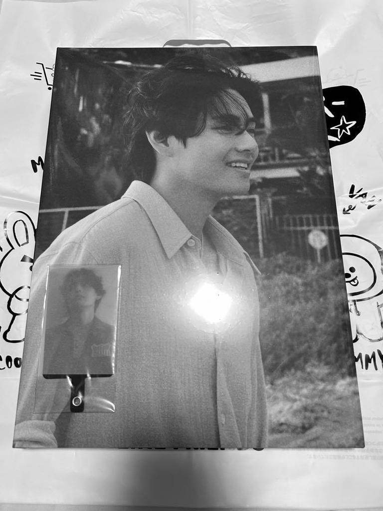 [USED] TYPE 1 BTS V Taehyung Photobook Pre-order Bonus Phone Tab Included
