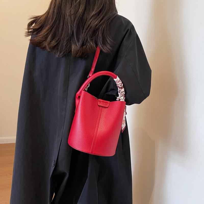 Bucket Type Sewing Thread Shoulder Bags Solid Interior Compartment 2026 High Quality Bags for Women Hasp Pu Women's Handbags