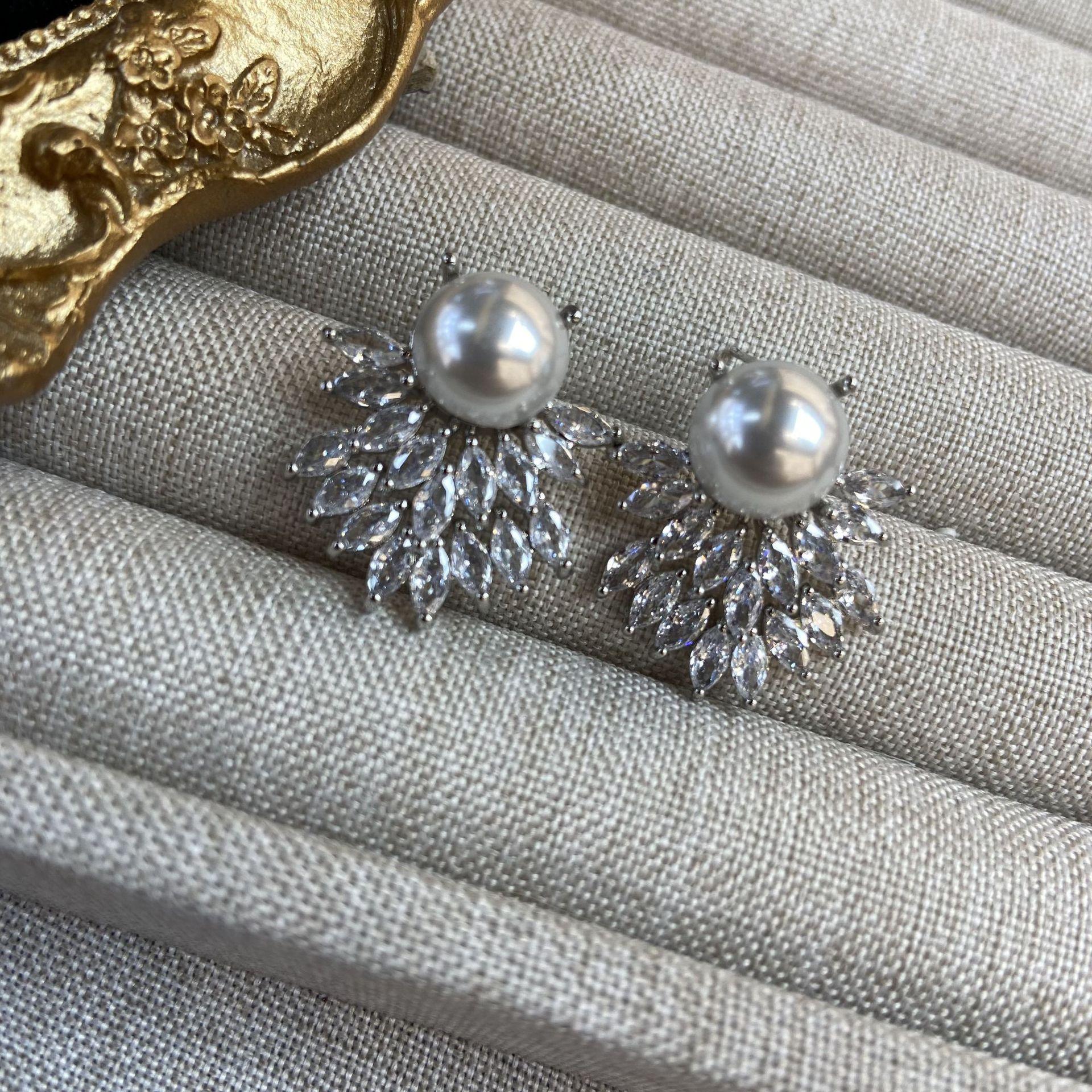 Pearl Diamond Earrings, Leaves Exquisite Inlaid Leaf Pattern Light Luxury