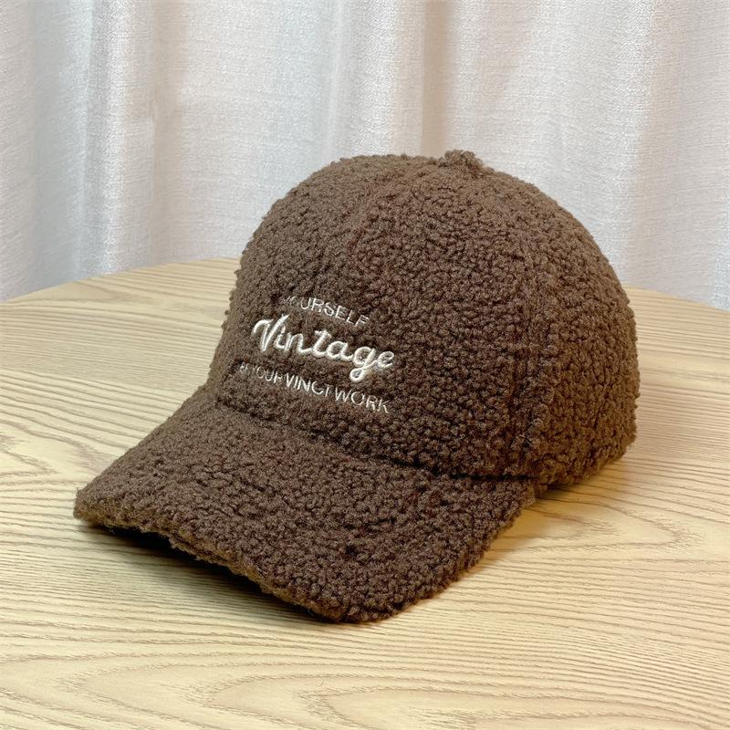 

Шапка Жіноча Зимова Нова Мода Осінь та Зима Потовщена Тепла Шапка Adjustable темно-коричневого кольору