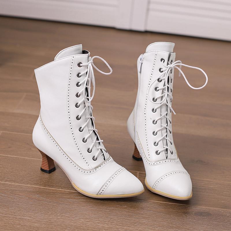 Korta klackskor för kvinnor Enfärgad spetsiga retro snidade korta stövlar Höst och vinter Nya stora kvinnor