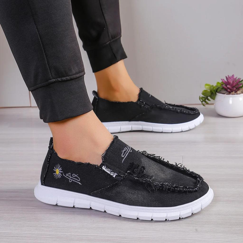 Unisex Casual Low-Top Loafers, Denim Washed With Daisy Embroidery, Soft Durable Fashion Canvas Shoes 2025