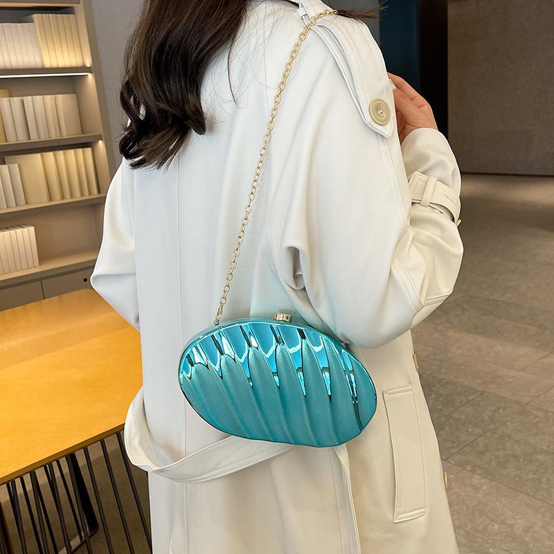 Exquisite acrylic leaf corrugated women's dinner bag 25 new niche versatile women's shoulder messenger bag
