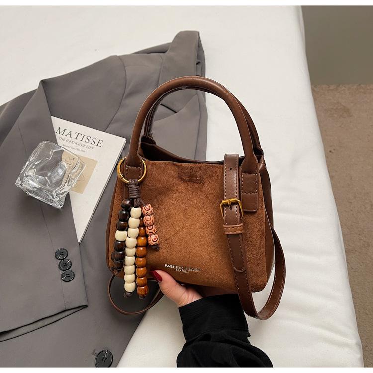 2025 Autumn and Winter New Versatile Commuter Shoulder Bag Vegetable Basket Bag Retro Handbag Messenger Bag Women's Bag