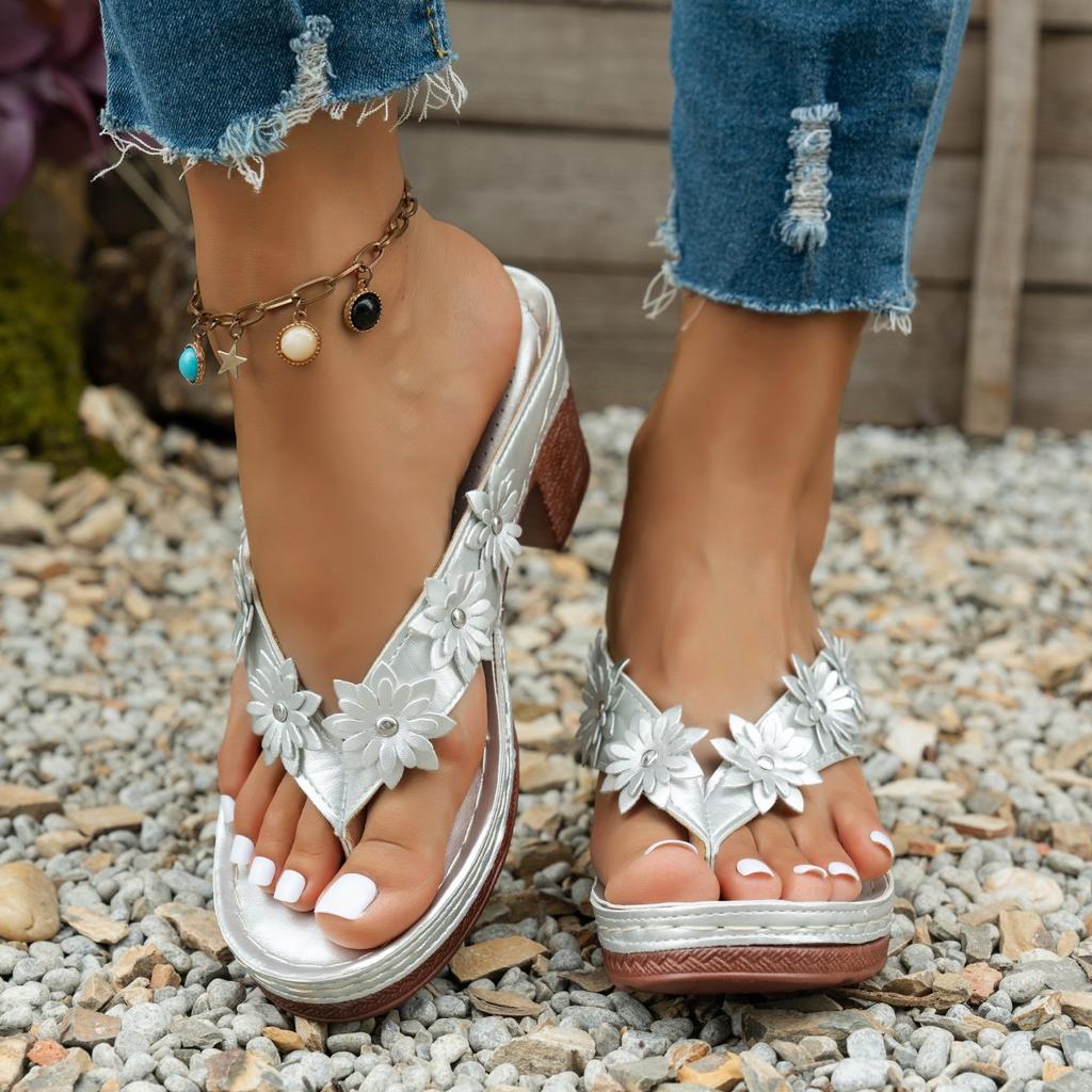 Fashion New Women's High Heel Slippers Casual Flower Hollow Wedge Beach Shoes Outdoor Platform Comfortable Non-slip Sandals Plus Size 43