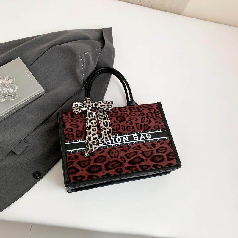 Ins Bag Women's 2025 New Popular Portable Tote Bag Large Bag Large Capacity Shopping Bag Foreign Style Women's Bag