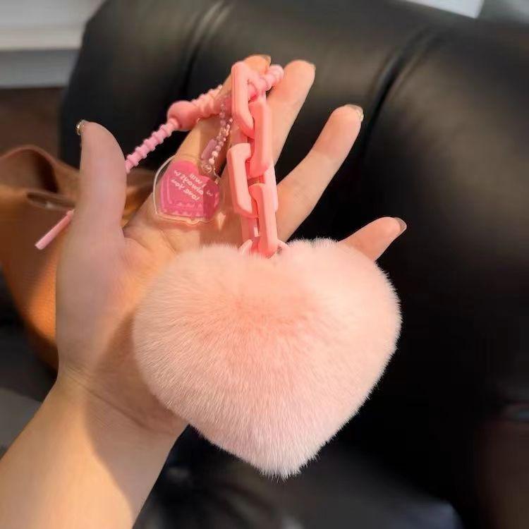 

Fur Heart Ball Keychain Women Girl Creative Bag Pendant Cute Plush Toy Keyring Valentines Day Gifts світло-рожевий колір