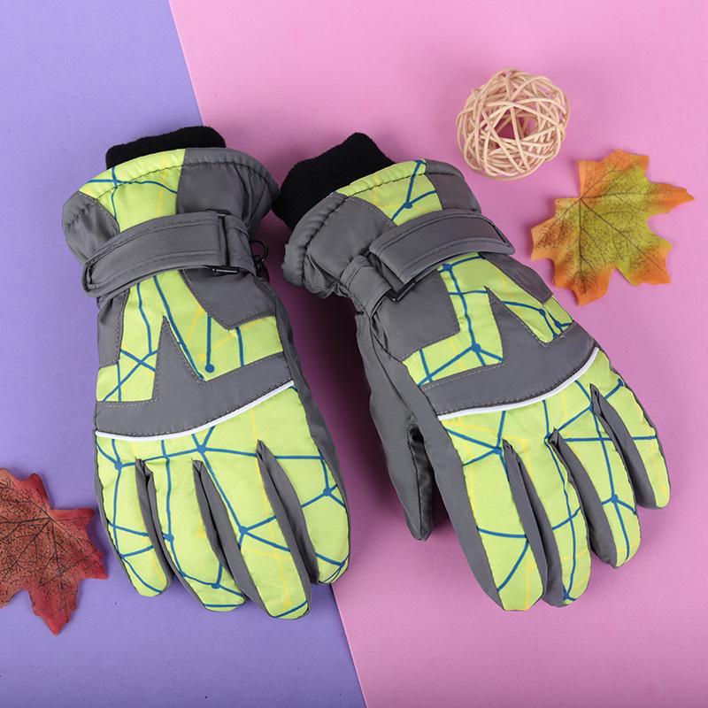 Thick, Waterproof, Windproof, Non-slip, Warm Winter Ski and Snow Gloves for Kids Aged 4-17.