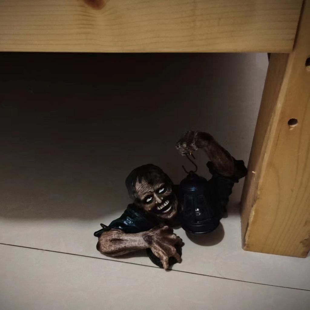 Resin Crafts Horror Atmosphere Decorative Sculpture With Light