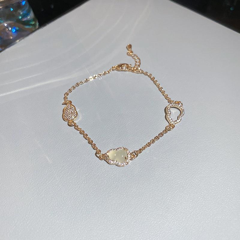 Zircon Round Geometric Flower Bracelet Vintage Style Bracelet Light Luxury High-End Hand Jewelry For Women