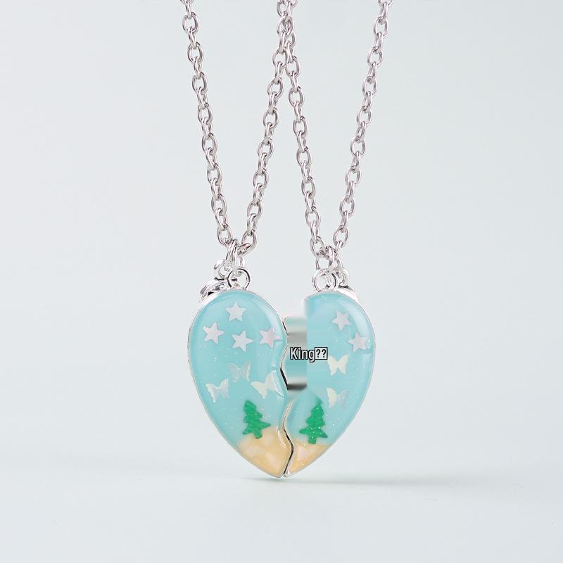 Magnetický set náhrdelníků přátelství: Přívěsky Vánoční stromek, Motýl, Hvězda, Srdce - Perfektní sváteční dárek pro nejlepší přátele nebo studenty.