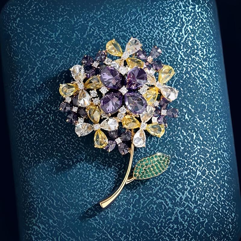 Ball Flower Brooch - Elegant and Refined Crystal Brooch for Women, Luxurious and Exquisite Pin.
