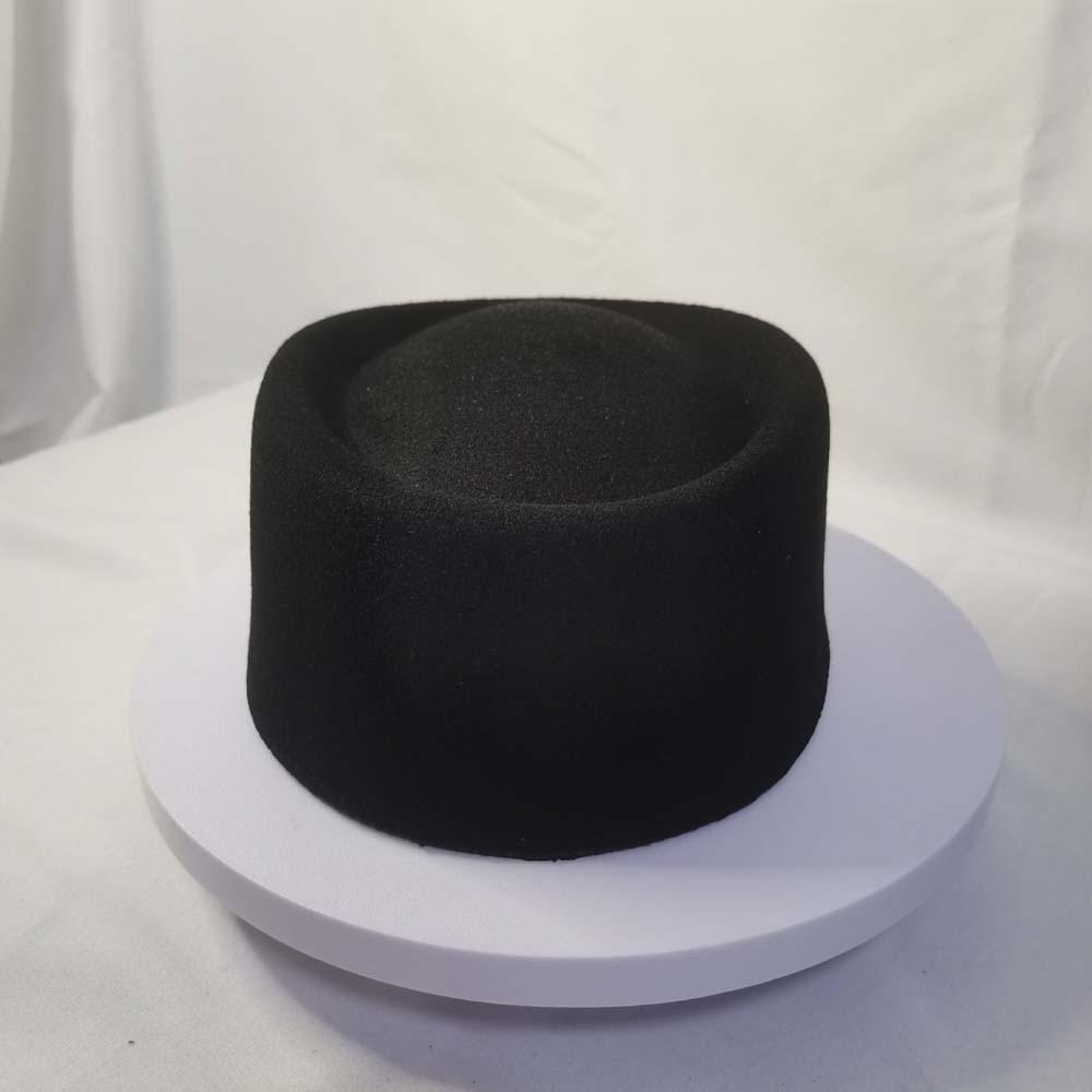 Klobouk typu pillbox ve francouzském stylu s vintage vzhledem, formální klobouk, uniforma, klobouk letušky, vlněný cylindr, ples