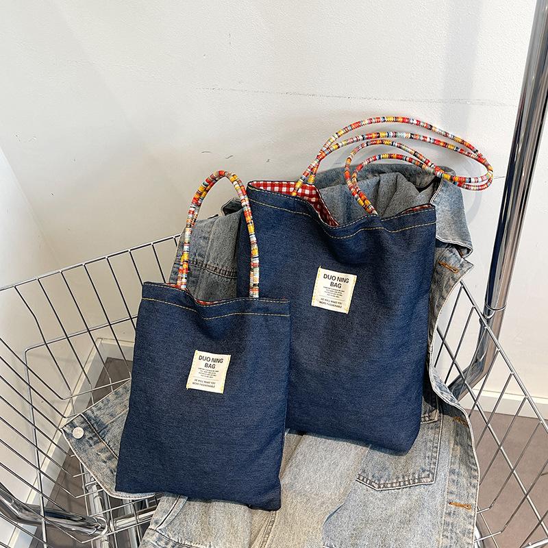 

Новая двусторонняя джинсовая сумка красивая, повседневная, простая и легкая, на плечо, подмышку и портативная сумка-тоут. Small синий