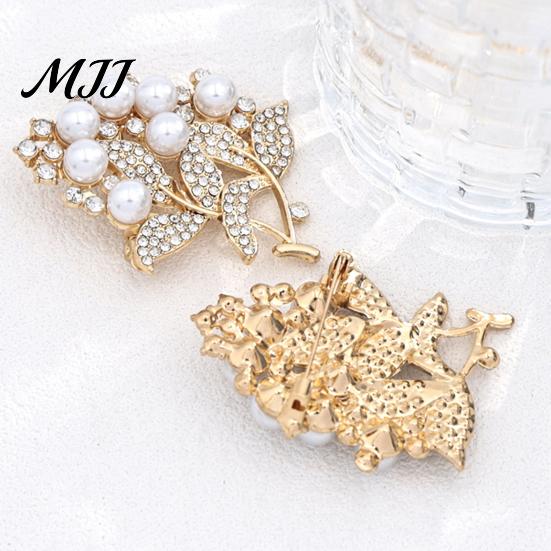 Flower Brooch Pin Branch with Faux Pearls Rhinestones, Decorative Lapel Floral for Wedding Party, Dainty Jewelry Accessory Women Girls Fashion
