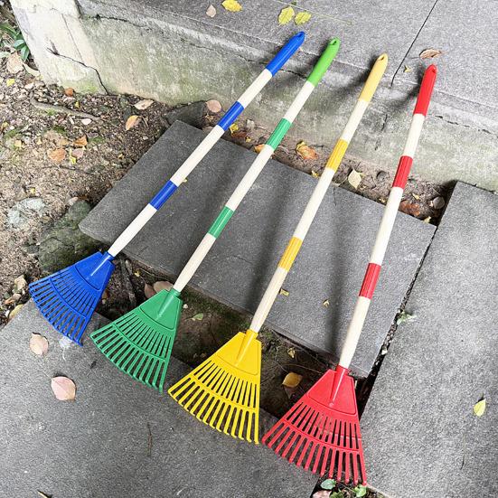Leaf Rake Detachable Handle Length Lightweight Lawn Rake Adults Kids Extendable Garden Rake Outdoor Leaf Collector