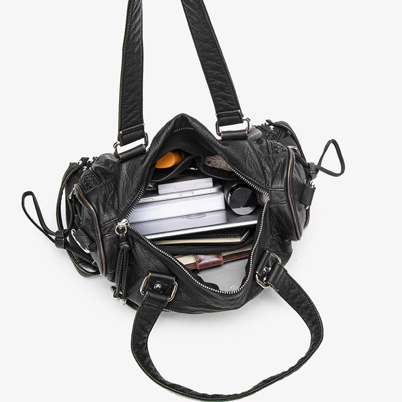 Fashionable Women's Rivet Tote Bag, Retro Washed Water Spicy Girl Commuting Single Shoulder Crossbody Motorcycle Bag