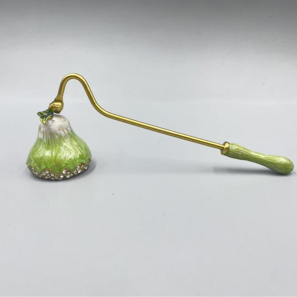 Vintage Candle Snuffer with Long Handle, Classic Brass Candle Extinguisher Tool, Elegant Fire Safety Accessory for Home Decor