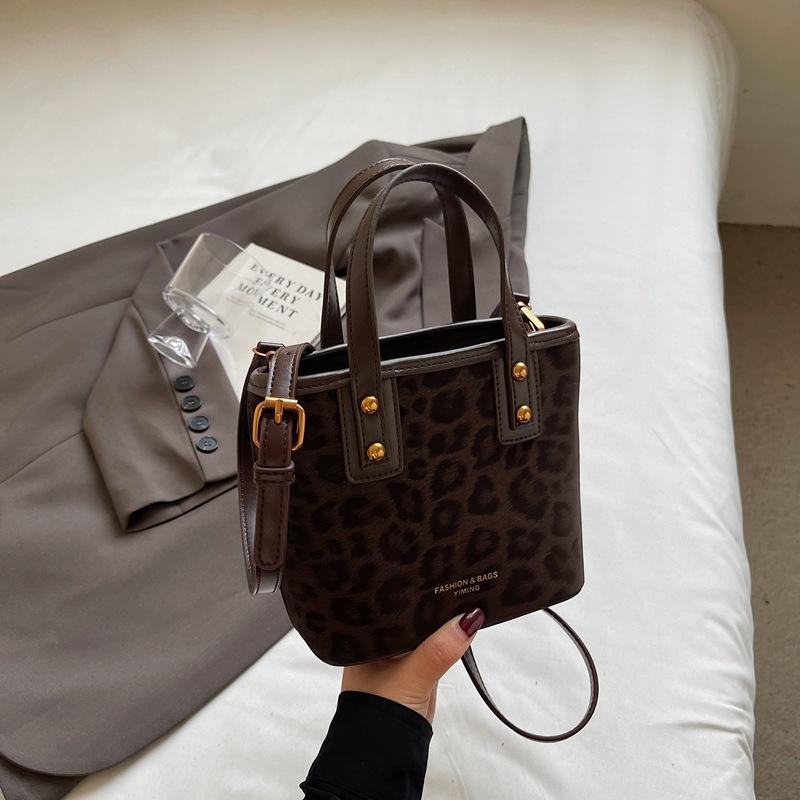 Premium Commuter Handbag Female 2025 New Autumn and Winter Retro Messenger Bag Versatile Leopard Print Bucket Bag