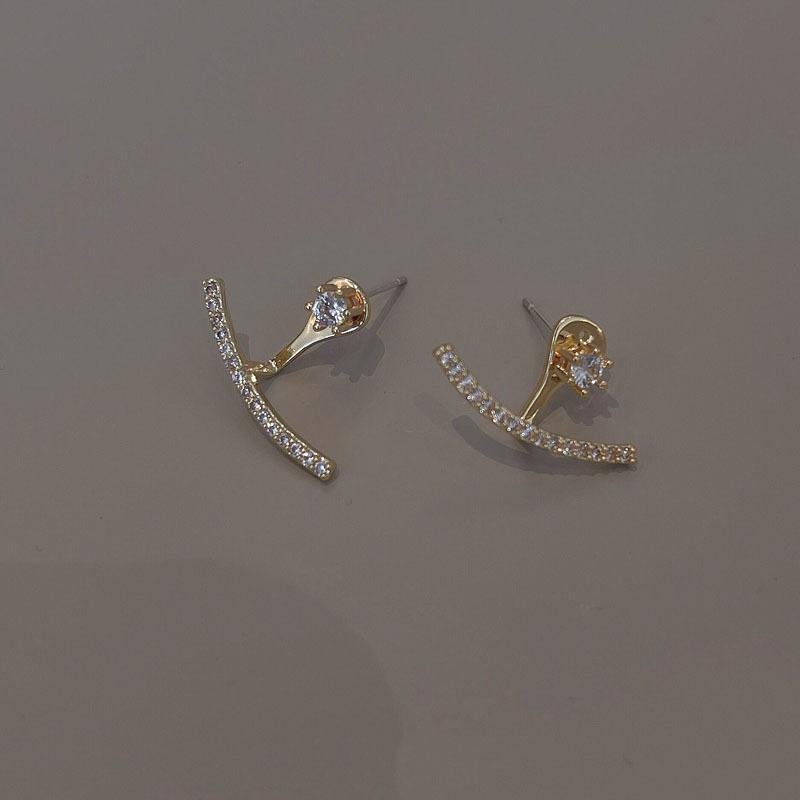 

Unique and Niche Hanging Earrings for Women in Summer