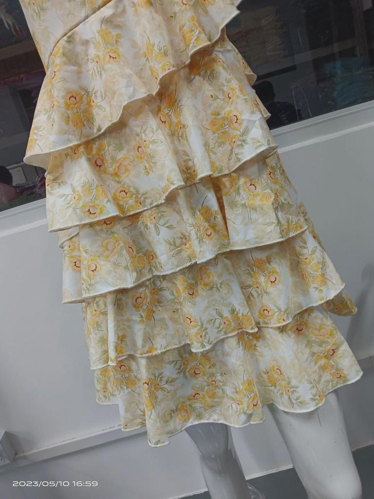 2023 Módní tištěná šifonová sukně - Sexy šaty na ramínka bez zad s volánovým detailem