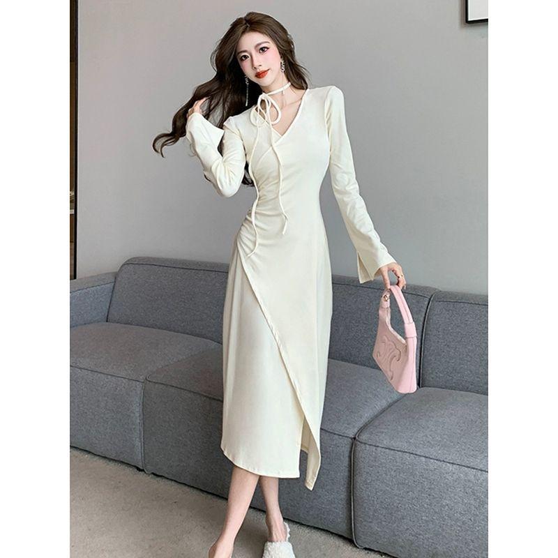French Sexy Hot Girl V-neck Long-sleeve Dress for Women, New Winter Slimming Inner Layer, A-line Long Skirt