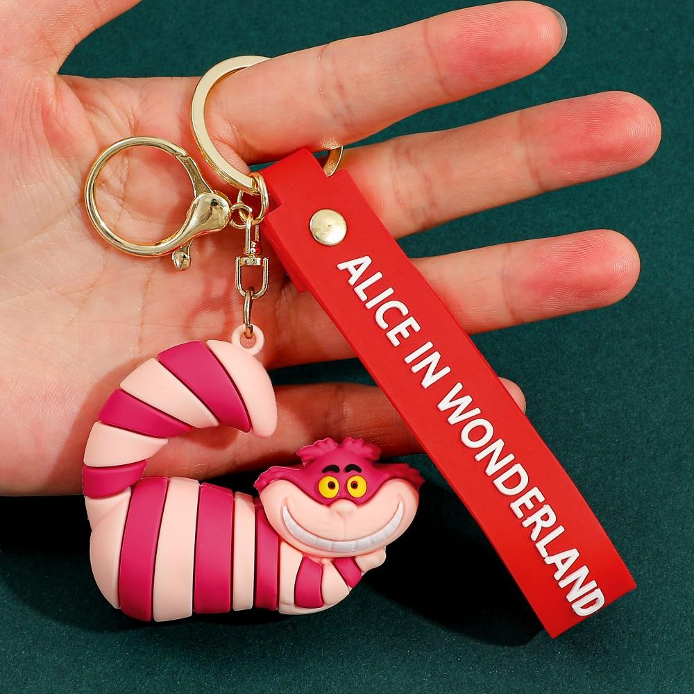Disney Alice im Wunderland Schlüsselanhänger 3D Liebenswerter verrückter Hutmacher Grinsekatze Figur Schlüsselanhänger für Rucksack Tasche Geschenk 1pcs red