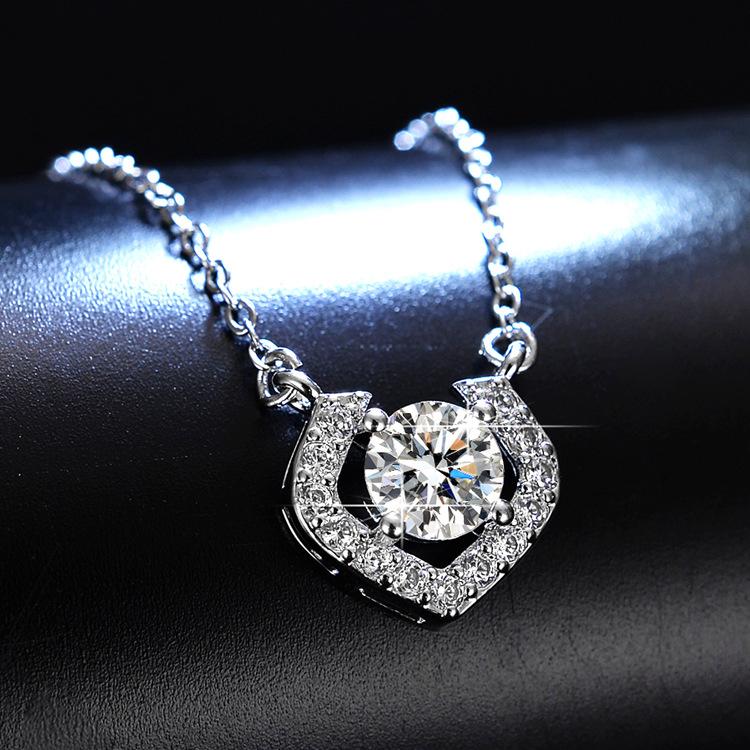 Heart-shaped Necklace 1 Carat Simulated Mozzarella Diamond Necklace Women's Fashion Heart-shaped Peach Heart Pendant