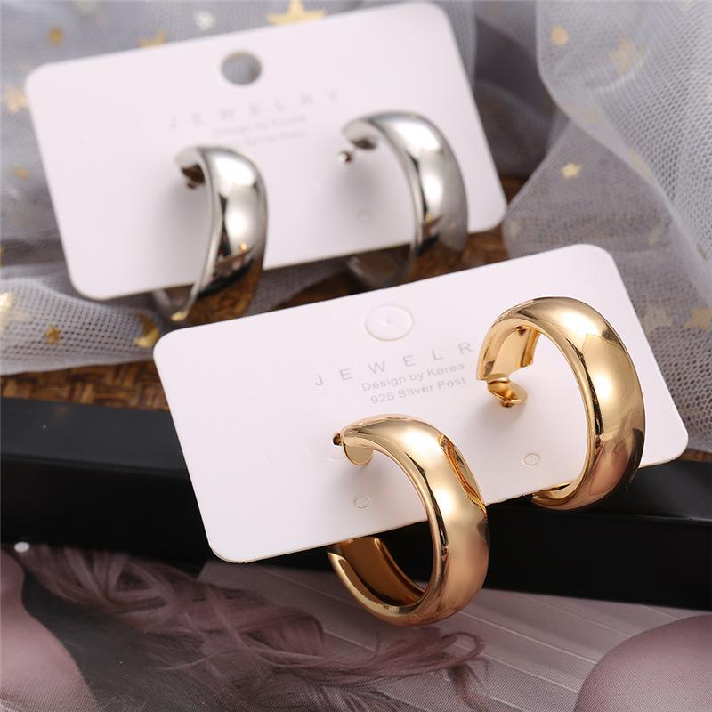 European and American Earrings Fashion Simple Circle Earrings Women's Gold Round Simple Earrings.