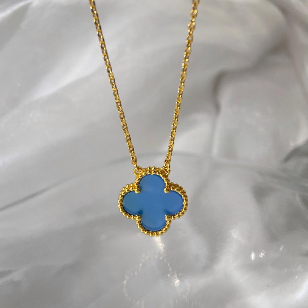 

Classic Single Flower Blue Chalcedony Necklace Seiko Does Not Fade High-end Temperament Light Luxury Collarbone Chain V Gold