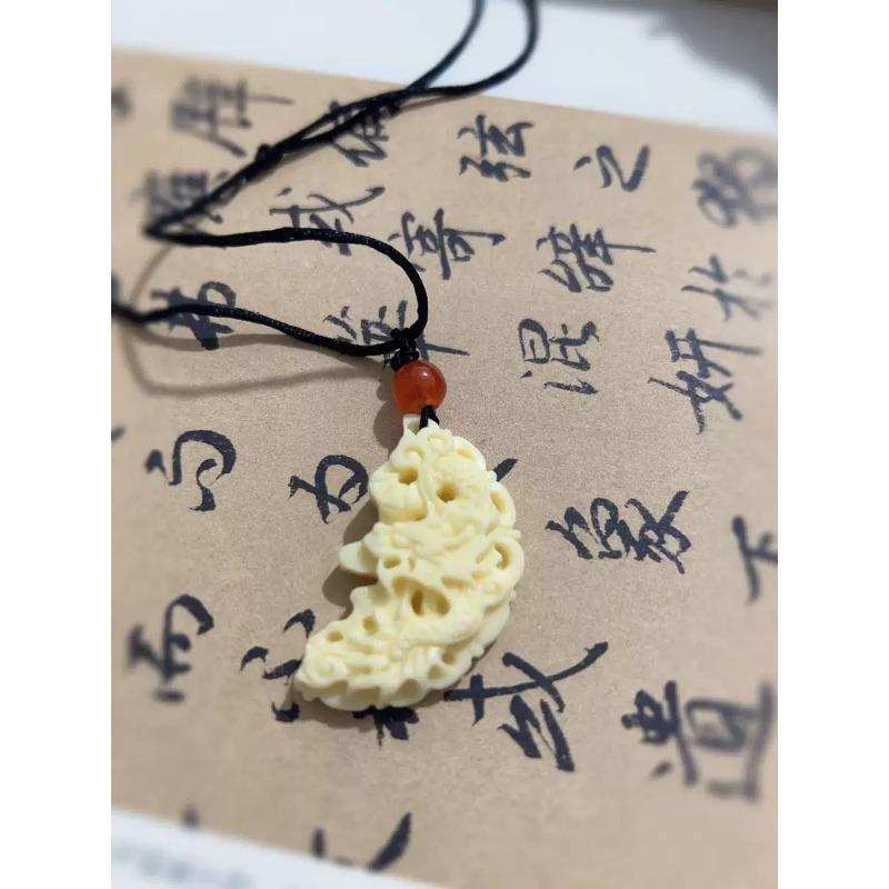 Hot-selling Woven Bells, Jade Rings, Necklaces, Safety Buckles, Woven Pendants, Wind Girlfriends, Students