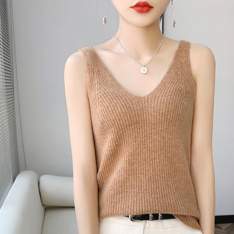 Women's V-Neck Wool Knit Vest: Autumn/Winter Solid Color Sleeveless Camisole for Commuting.